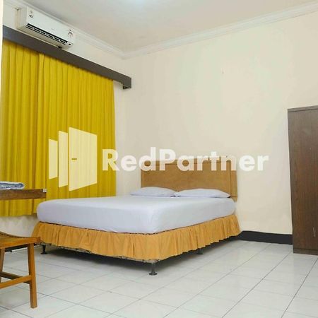 Hotel Transit 1 Makassar Redpartner ภายนอก รูปภาพ