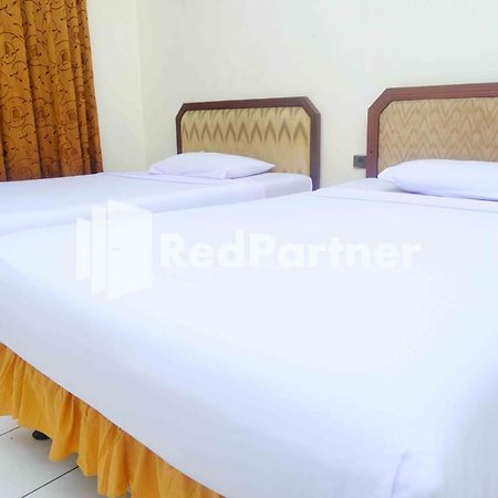Hotel Transit 1 Makassar Redpartner ภายนอก รูปภาพ