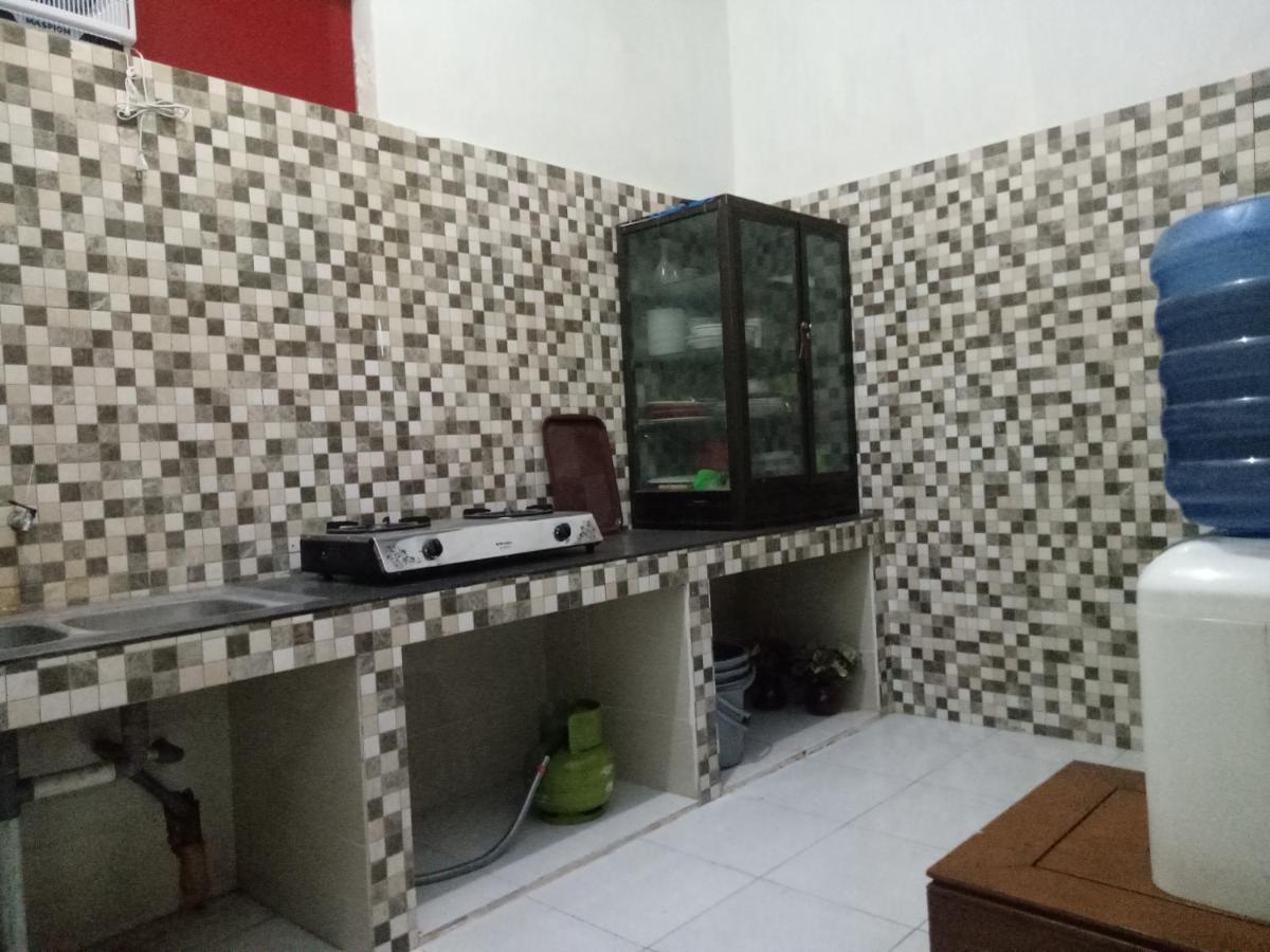 Hotel Transit 1 Makassar Redpartner ภายนอก รูปภาพ