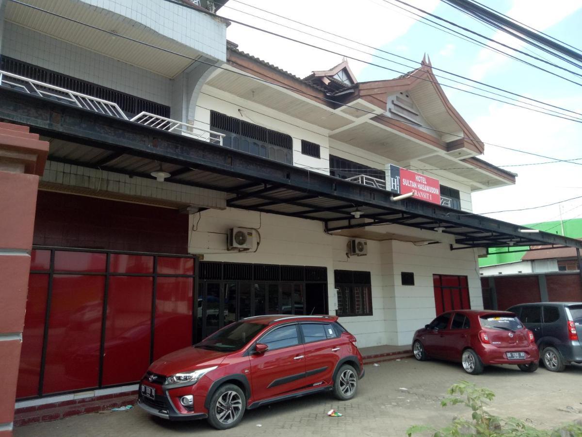Hotel Transit 1 Makassar Redpartner ภายนอก รูปภาพ