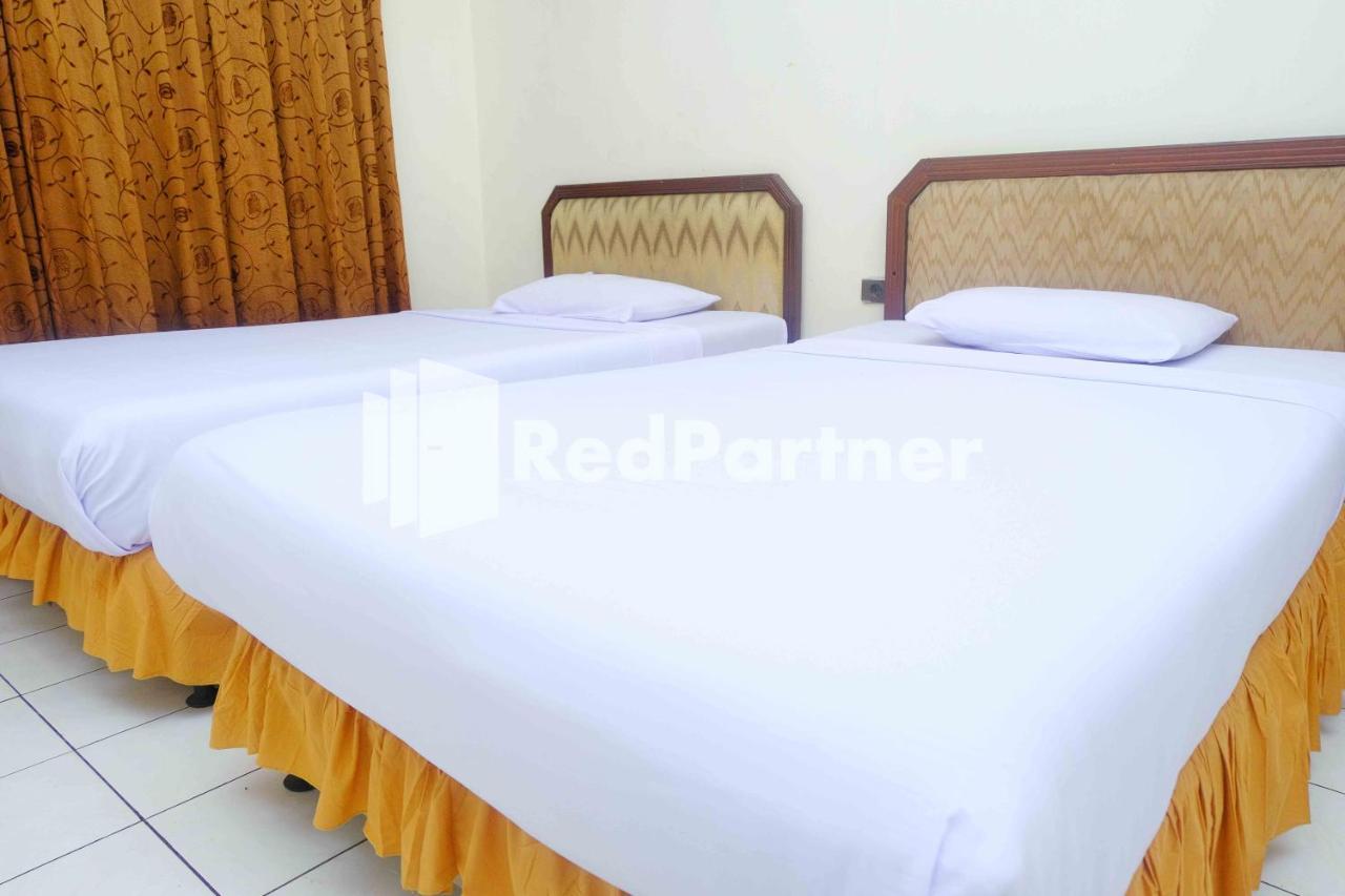 Hotel Transit 1 Makassar Redpartner ภายนอก รูปภาพ