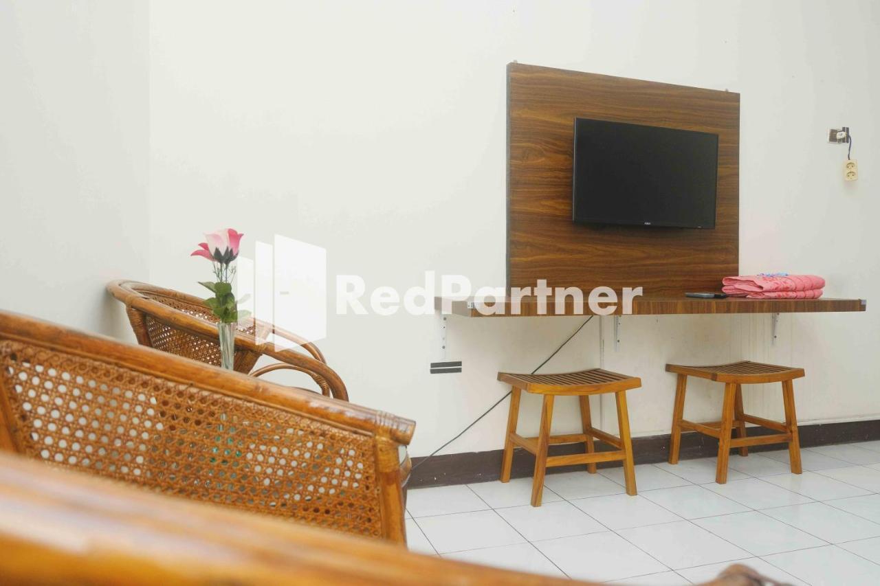 Hotel Transit 1 Makassar Redpartner ภายนอก รูปภาพ