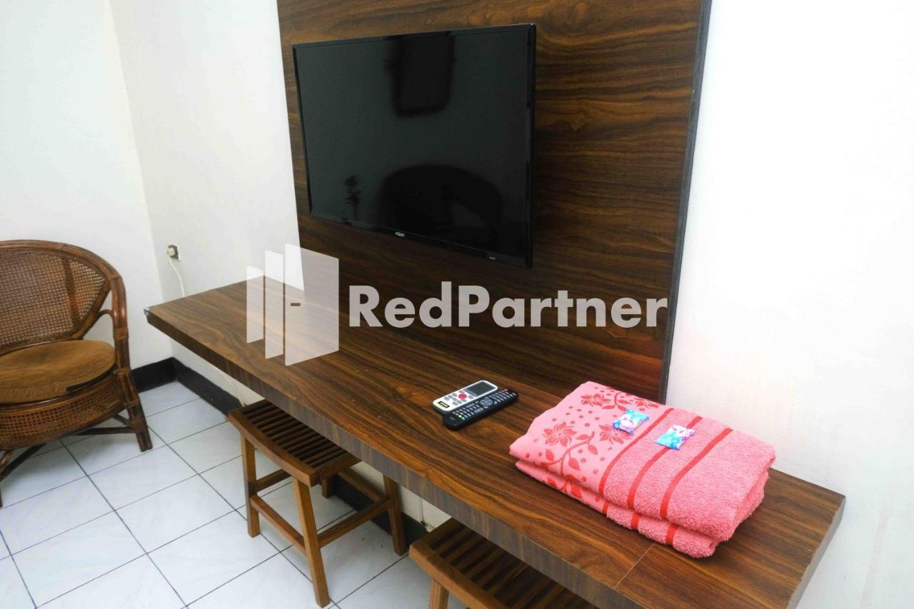 Hotel Transit 1 Makassar Redpartner ภายนอก รูปภาพ