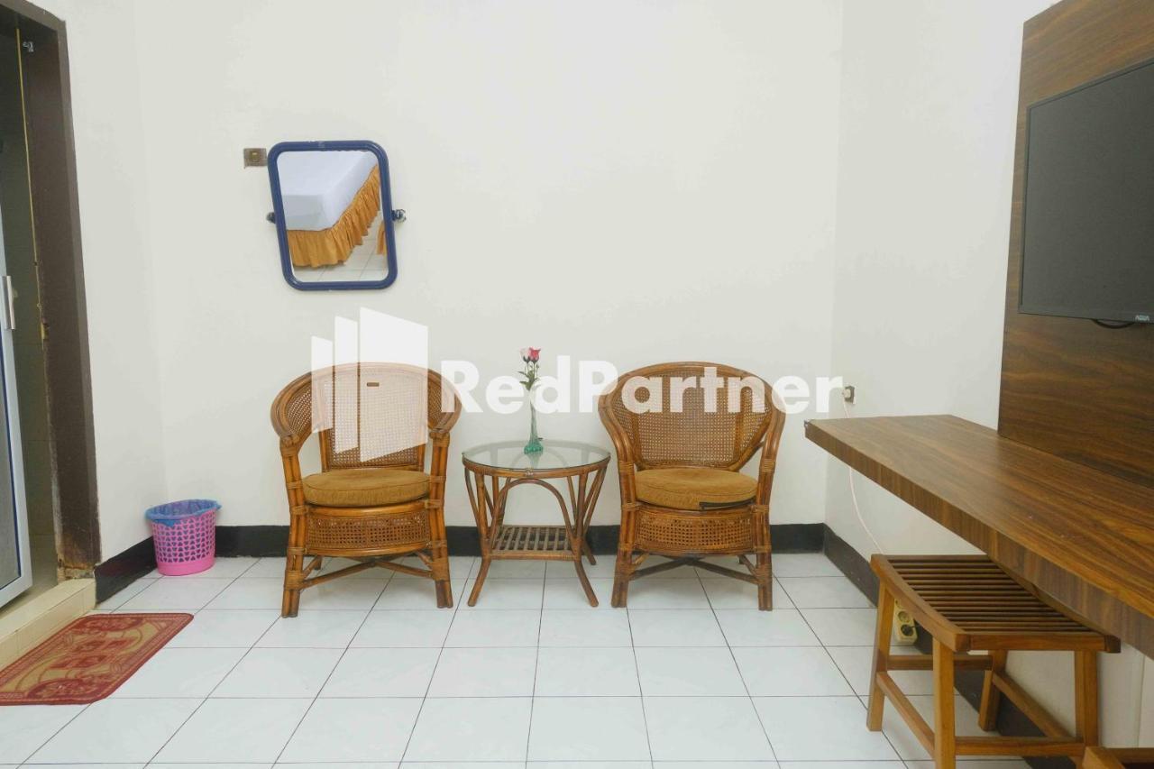 Hotel Transit 1 Makassar Redpartner ภายนอก รูปภาพ
