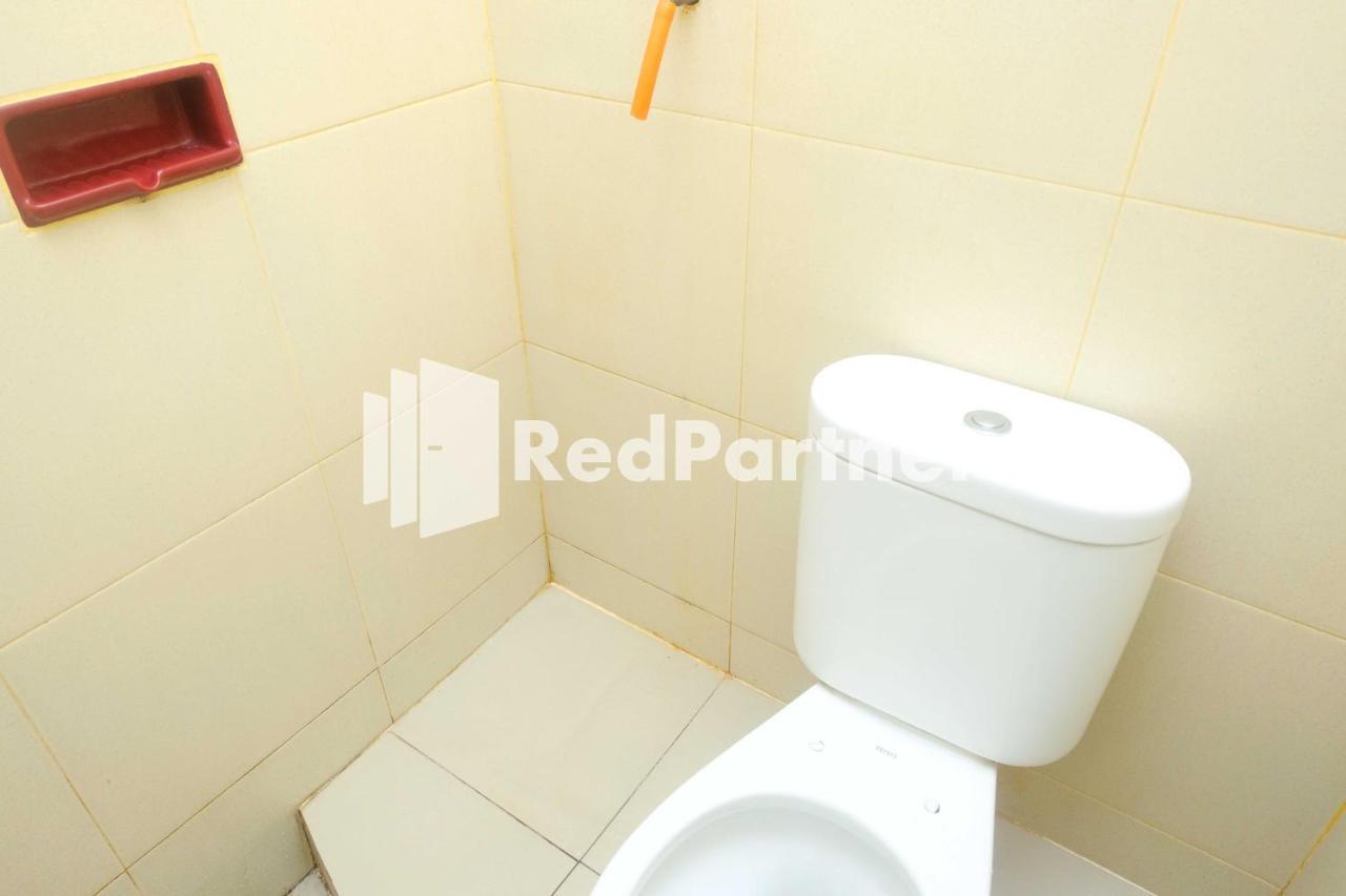 Hotel Transit 1 Makassar Redpartner ภายนอก รูปภาพ