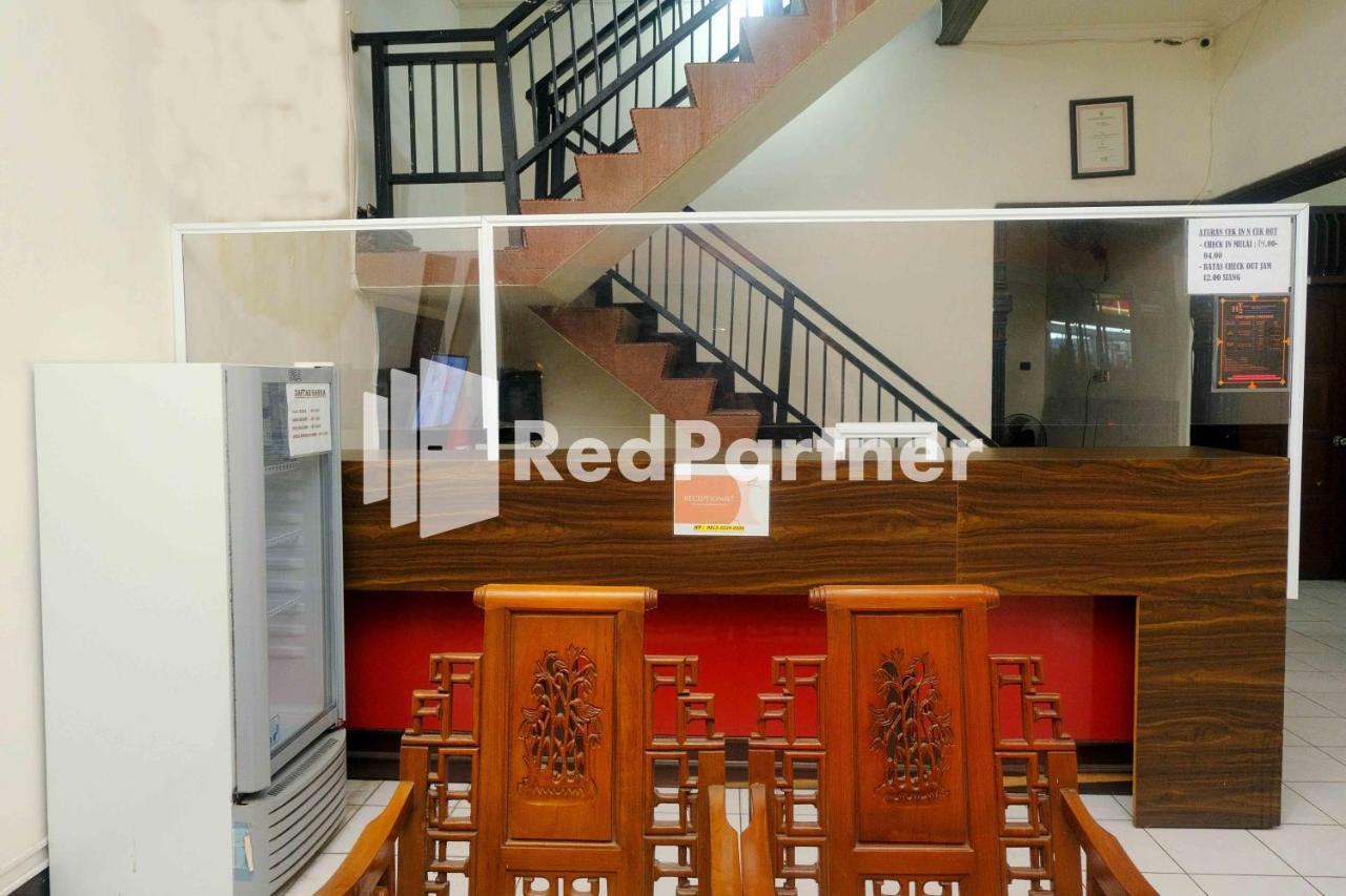 Hotel Transit 1 Makassar Redpartner ภายนอก รูปภาพ