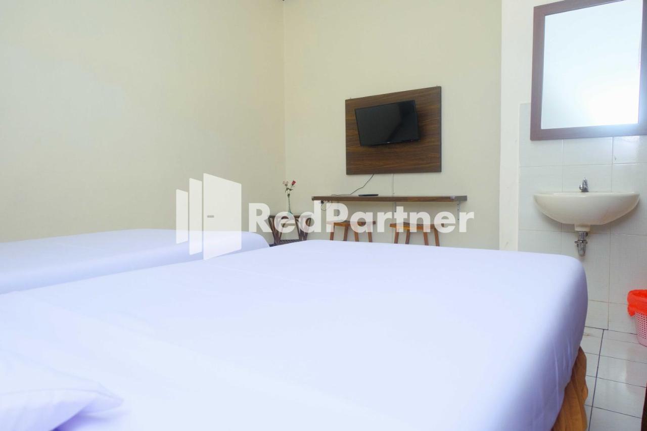 Hotel Transit 1 Makassar Redpartner ภายนอก รูปภาพ