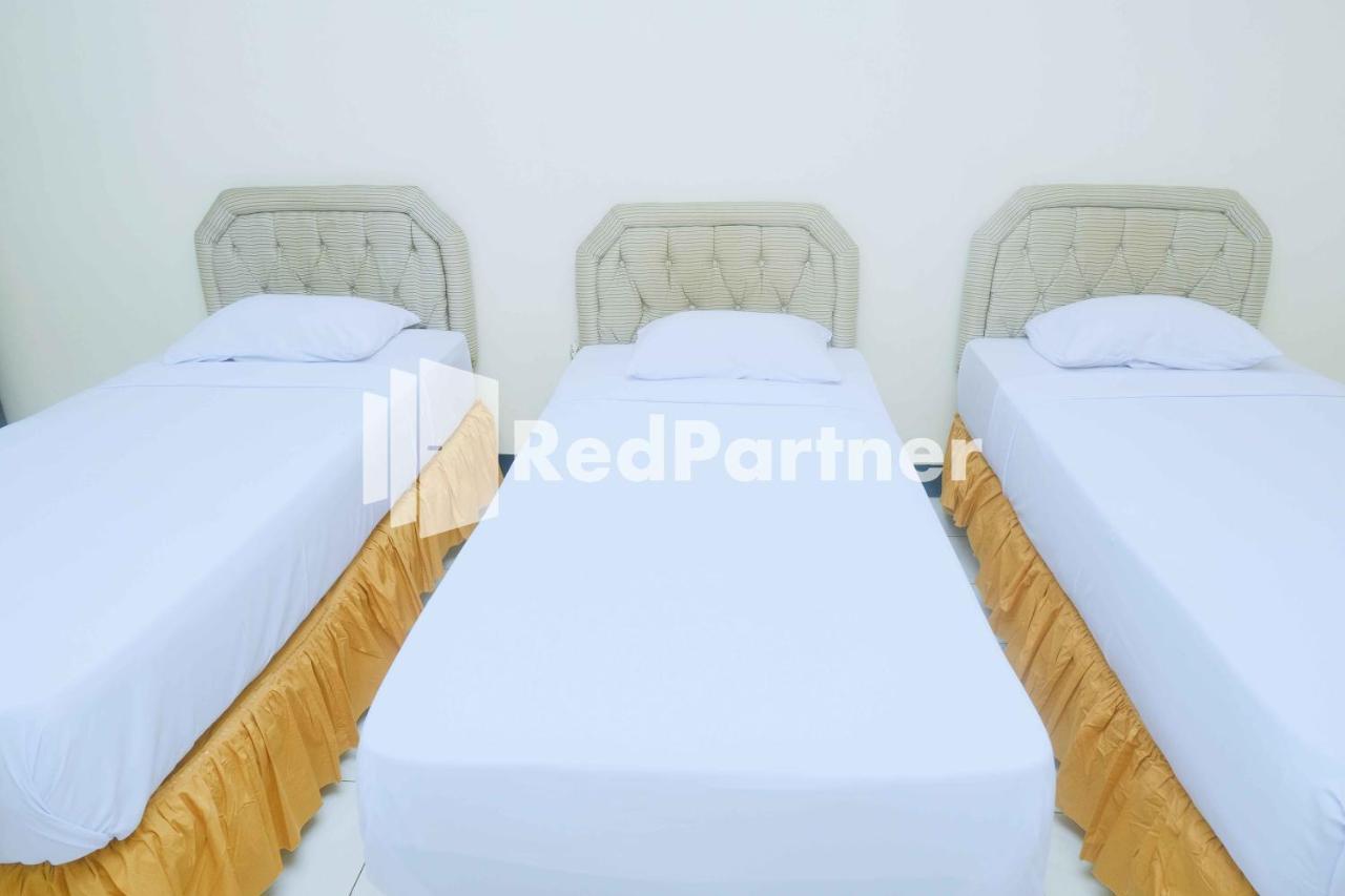 Hotel Transit 1 Makassar Redpartner ภายนอก รูปภาพ