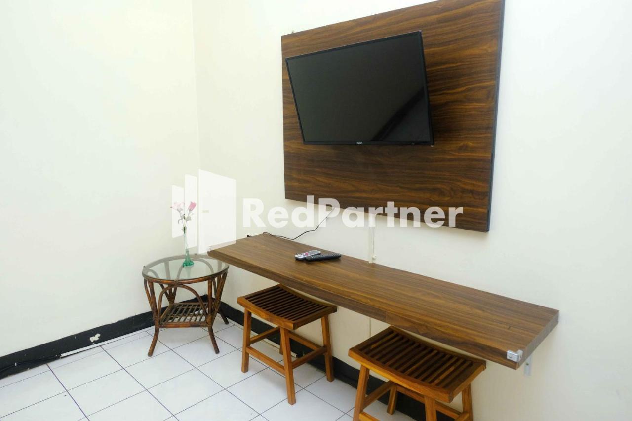 Hotel Transit 1 Makassar Redpartner ภายนอก รูปภาพ