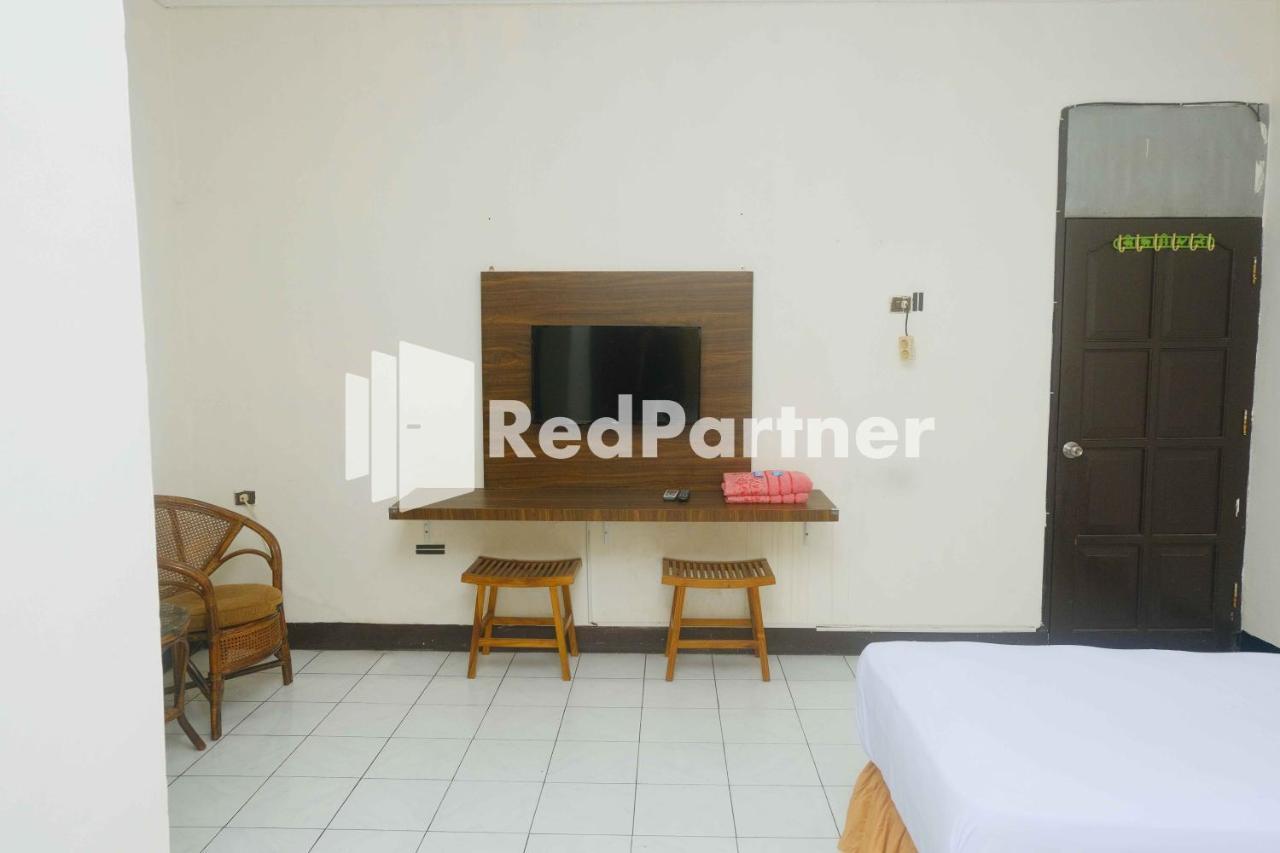 Hotel Transit 1 Makassar Redpartner ภายนอก รูปภาพ