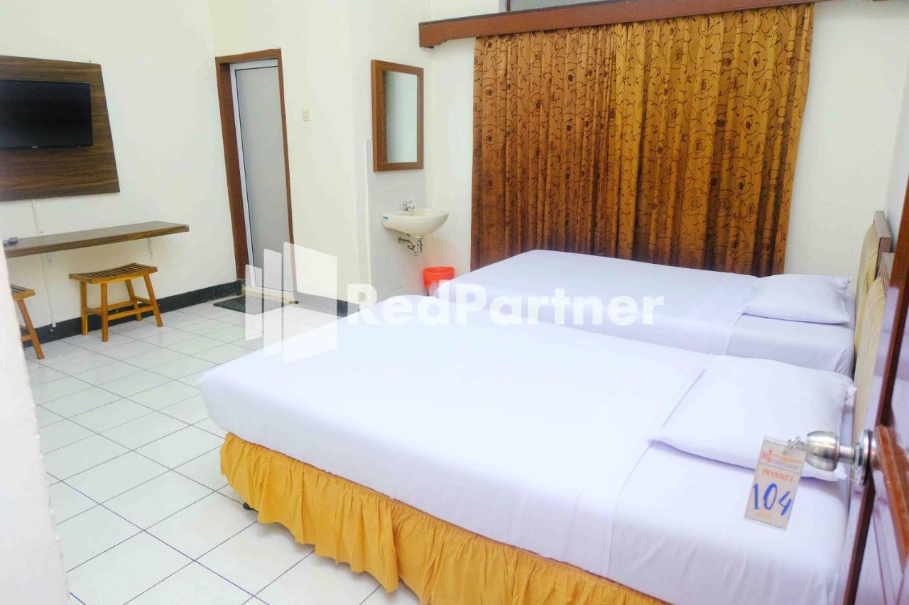 Hotel Transit 1 Makassar Redpartner ภายนอก รูปภาพ