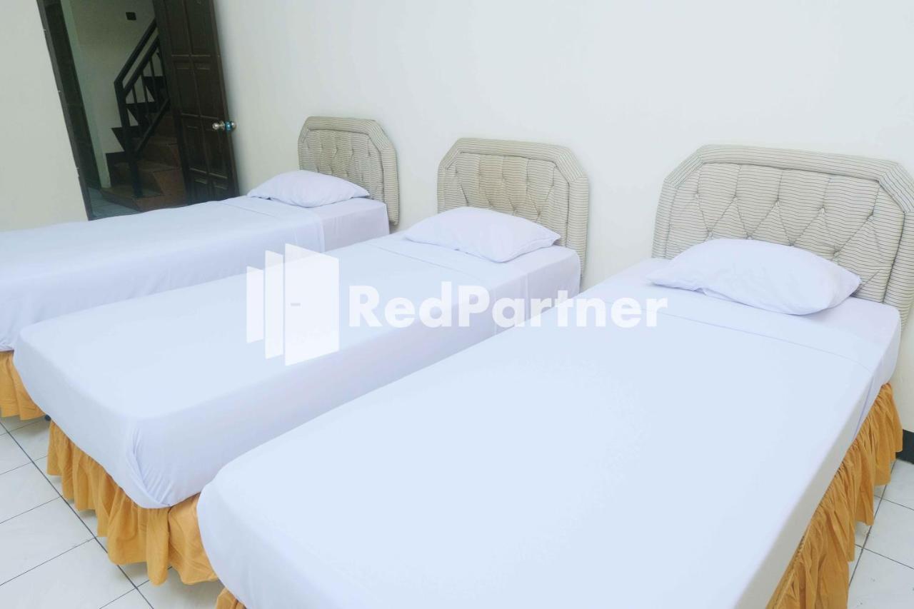 Hotel Transit 1 Makassar Redpartner ภายนอก รูปภาพ